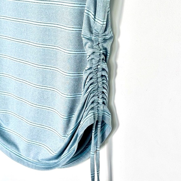 Duluth Trading Co. Women's Armachillo Cinch Tech Short Sleeve Tee - Picture 4 of 4